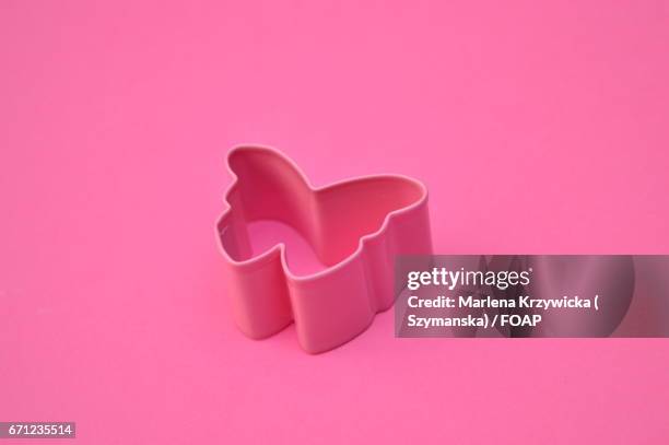 cookiecutter shark against pink background - cookie cutter shark stock pictures, royalty-free photos & images