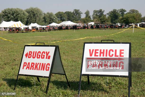 Beggy Sign 137 Amish Signs Stock Photos, High-Res Pictures, and Images - Getty Images