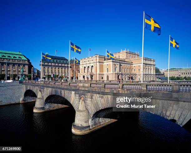 norrbro bridge and the royal opera building - schweden stock-fotos und bilder