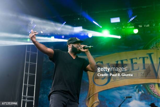 Talib Kweli performs on stage during 2017 SweetWater 420 Fest at Olympic Centennial Park on April 21, 2017 in Atlanta, Georgia.