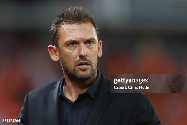 Wanderers coach Tony Popovic looks on during the A-League Elimination Final match between the Brisbane Roar and the Western Sydney Wanderers at...