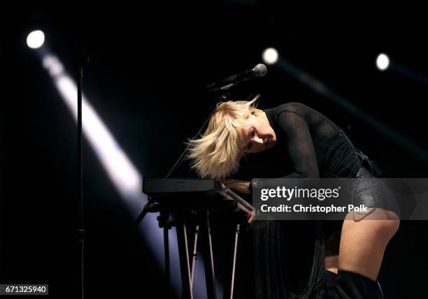 Phantogram Example 3,202 Phantogram Photos & High Res Pictures - Getty Images