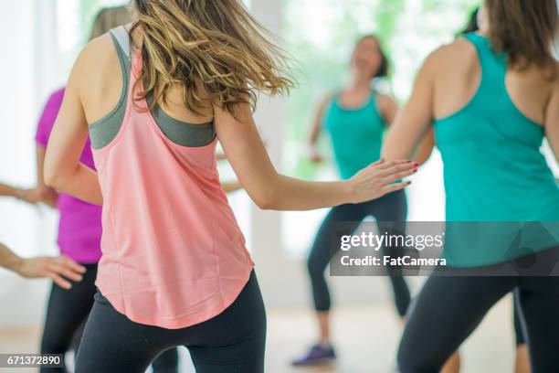 wuivende - aerobic stockfoto's en -beelden