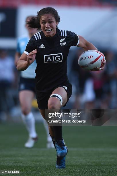 Ruby Tui of New Zealand makes a break to score a try during the HSBC World Rugby Women's Sevens Series 2016/17 Kitakyushu pool match between New...