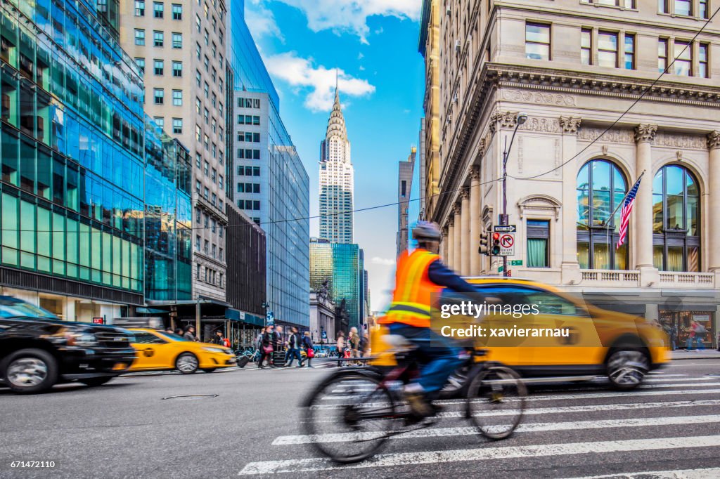 Hora do Rush na rua ocupada em New York City