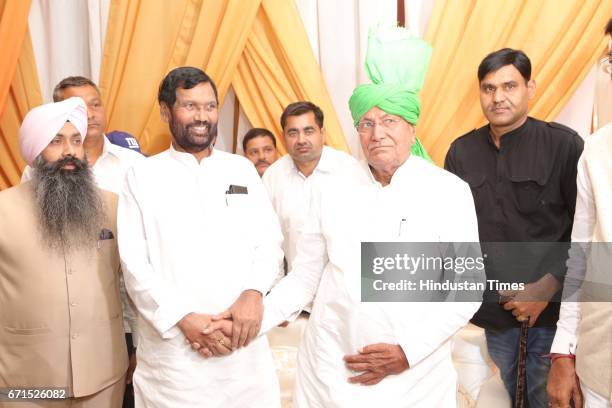 Minister of Consumer Affairs, Food and Public Distribution Ram Vilas Paswan and former Haryana Chief Minister Om Prakash Chautala during the wedding...