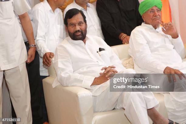 Minister of Consumer Affairs, Food and Public Distribution Ram Vilas Paswan, and former Haryana Chief Minister Om Prakash Chautala during the wedding...