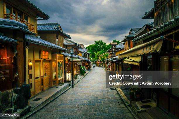 old kyoto street - kiyomizu temple stock pictures, royalty-free photos & images