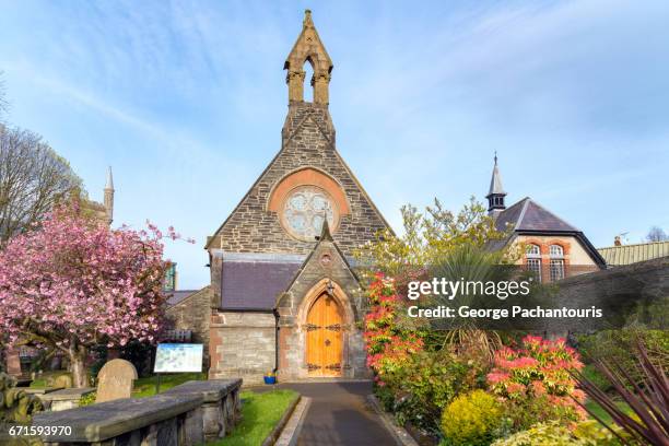 st. augustine church in derry, northern ireland - derry northern ireland stockfoto's en -beelden