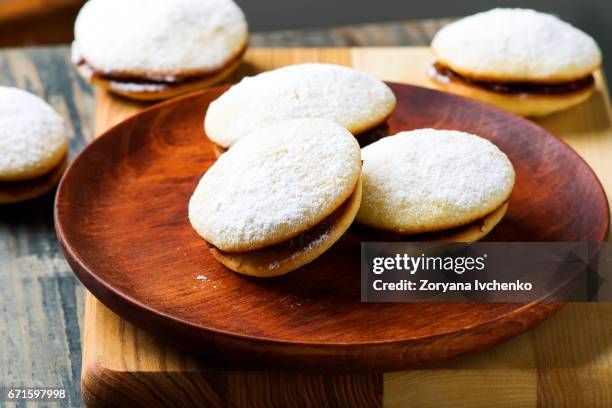 alfajores cookies - alfajores foto e immagini stock