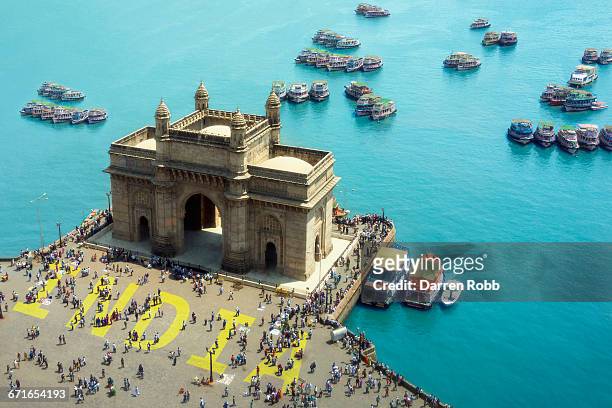 gateway of india, mumbai, india - mumbai colour stockfoto's en -beelden