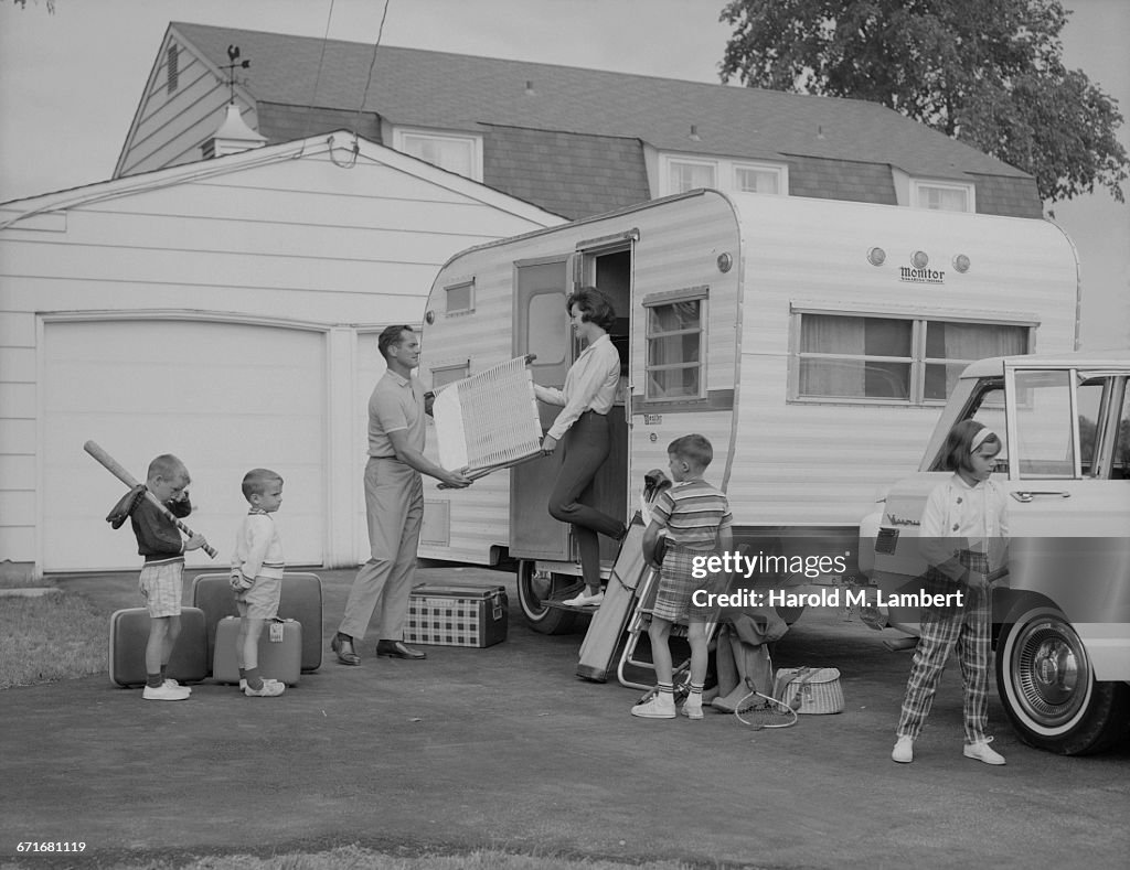  Family Going For Picnic