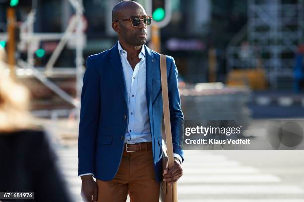 businessman walking on pedestrian crossing with shoulder bag - pedestrian crossing man stock pictures, royalty-free photos & images