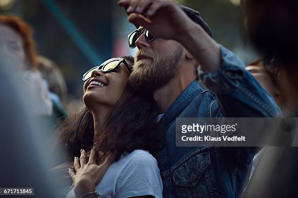 couple together at romantic concert - woman listening to music imagens e fotografias de stock