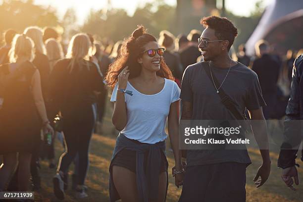 couple laughing together at big festival - music festival 2016 weekend 2 stock pictures, royalty-free photos & images