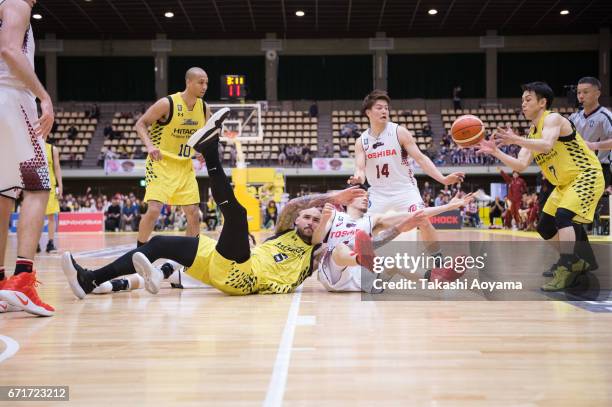 Robert Sacre of the SunRockers and Ryusei Shinoyama of the Kawasaki Brave Thunders battle for the ball during the B. League match between Hitachi...