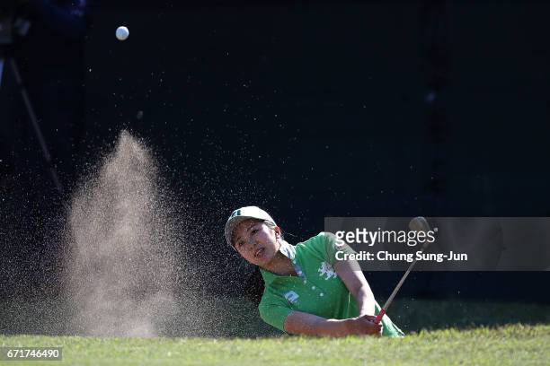 Kotone Hori of Japan plays a bunker shot on the 18th hole during the final round of Fujisankei Ladies Classic at the Kawana Hotel Golf Course Fuji...