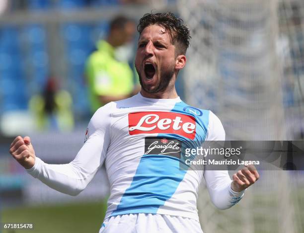 Dries Mertens of Napoli celebrates after scoring the opening goal during the Serie A match between US Sassuolo and SSC Napoli at Mapei Stadium -...