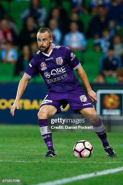 Marc Warren of the Glory runs with the ball during the A-League Elimination Final match between Melbourne City FC and the Perth Glory at AAMI Park on...