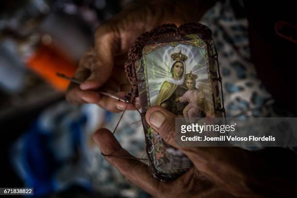 the scapular of our lady of mount carmel / brown scapular - joemill flordelis stock pictures, royalty-free photos & images