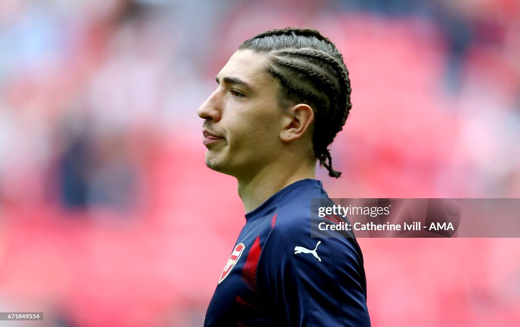 Hector Bellerin of Arsenal with his hair braided during the Emirates  Photo d'actualité - Getty Images