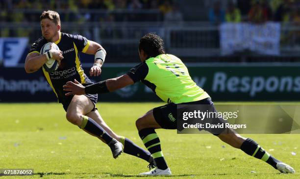 David Strettle of Clermont Auvergne breaks of Isa Nacewa during the European Rugby Champions Cup semi final match between ASM Clermont Auvergne and...