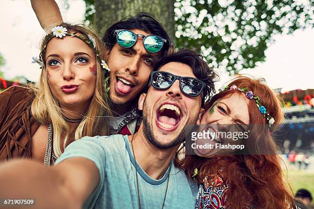 group of friends having fun at a music festival - arts culture and entertainment fotografías e imágenes de stock