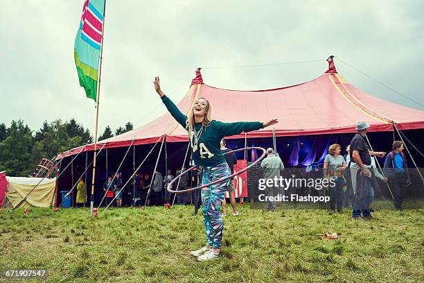 portrait of woman having fun at a music festival - colour festival imagens e fotografias de stock