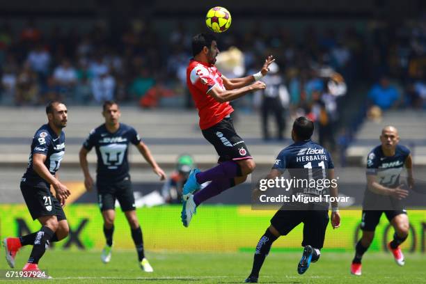 Cristian Pellerano of Veracruz heads the ball during the 15th round match between Pumas UNAM and Veracruz as part of the Torneo Clausura 2017 Liga MX...