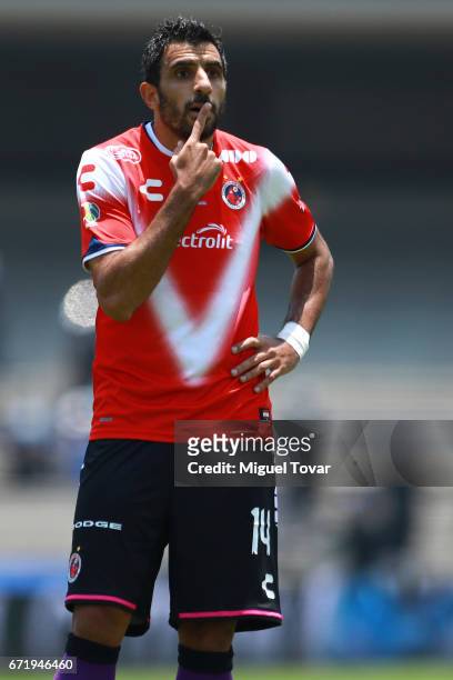 Cristian Pellerano of Veracruz gestures during the 15th round match between Pumas UNAM and Veracruz as part of the Torneo Clausura 2017 Liga MX at...