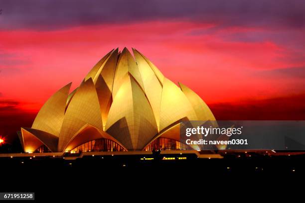 lotus temple in new delhi, india - lotus temple new delhi stock pictures, royalty-free photos & images