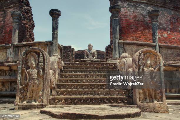 polonnaruwa - statua stock-fotos und bilder
