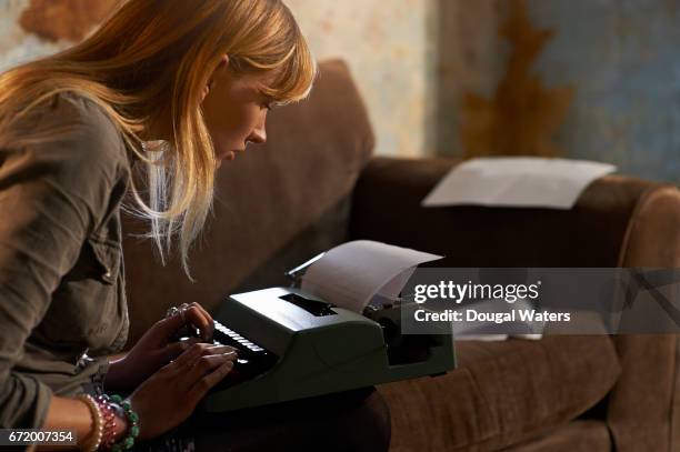 Girl Using Typewriter Typewriter Woman Photos and Premium High Res Pictures - Getty Images
