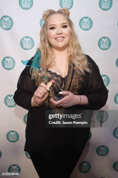 Nikkie de Jager of Nikki Tutorials poses backstage at the The 9th Annual Shorty Awards on April 23, 2017 in New York City.