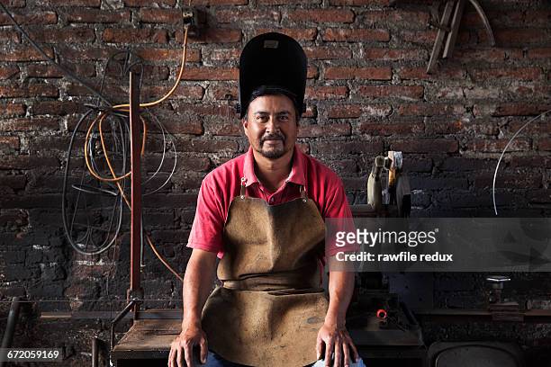 a mexican ironworker - nosotroscollection stockfoto's en -beelden