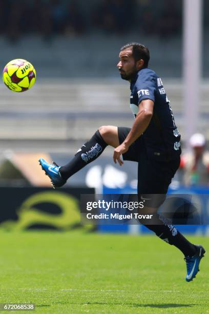 Bryan Rabello of Pumas controls the ball during the 15th round match between Pumas UNAM and Veracruz as part of the Torneo Clausura 2017 Liga MX at...