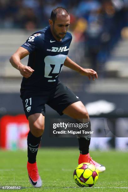 Alejandro Castro of Pumas controls the ball during the 15th round match between Pumas UNAM and Veracruz as part of the Torneo Clausura 2017 Liga MX...