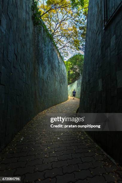 the curved alley - singapore alley stock pictures, royalty-free photos & images