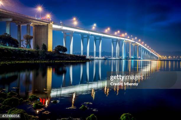 hobart tasman brug bij nacht tasmania, australie - hobart stockfoto's en -beelden