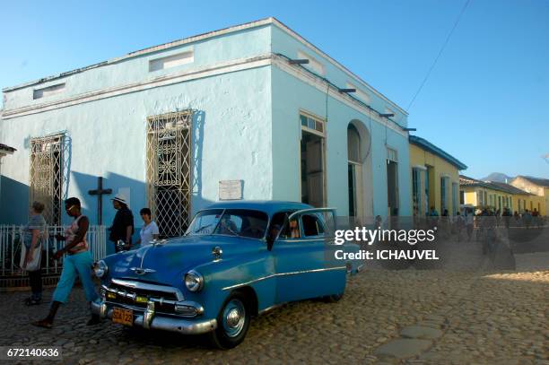 street of trinidad - voiture de collection stock pictures, royalty-free photos & images