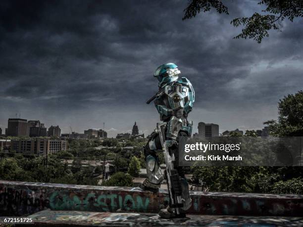 robot patrolling city holding rifle - cosplay stockfoto's en -beelden