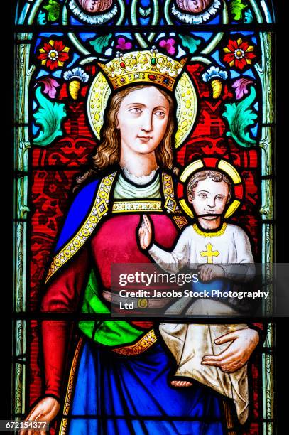stained glass window of virgin mary and baby jesus - jungfrau maria stock-fotos und bilder