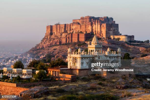 mehrangarh fort in jodhpur, rajasthan, india - meherangarh fort stock-fotos und bilder