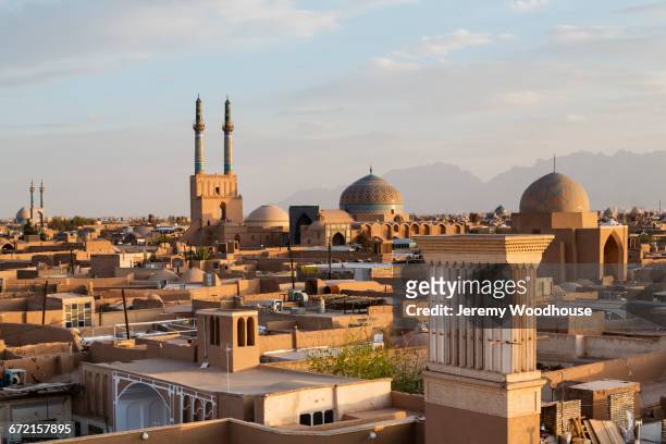 cityscape at sunset, yazd, iran - irán fotografías e imágenes de stock