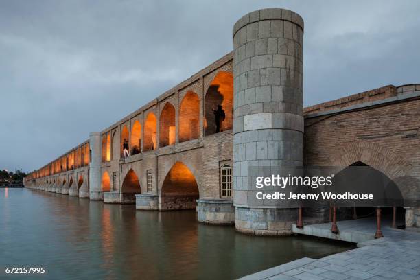 allahverdi khan bridge at dusk, isfahan, iran - esfahan stock pictures, royalty-free photos & images