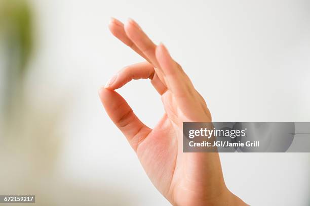 hand of hispanic woman gesturing okay - okサイン　女性 ストックフォトと画像