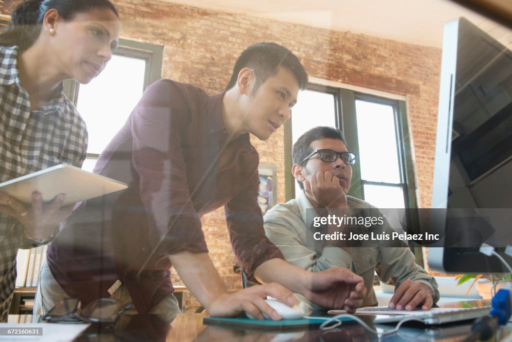 People Using Pc Business People Using Computer In Office High-Res Stock Photo - Getty ...