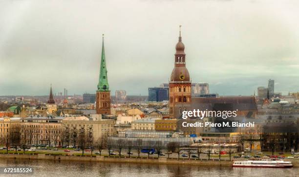 riga - paesaggio urbano stock pictures, royalty-free photos & images