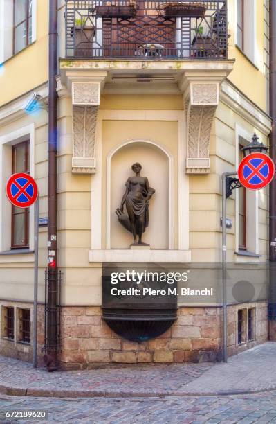 riga - statua stock-fotos und bilder