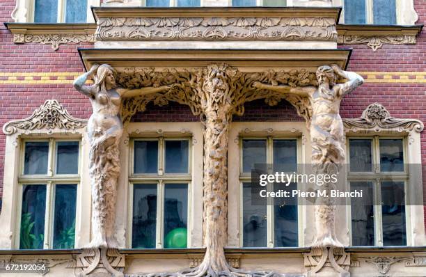 riga - balcone fotografías e imágenes de stock